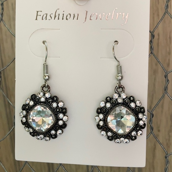 🛍️Stunning Fashion Earrings 🛍️3 for $13🛍️ SALE!! - Picture 1 of 4